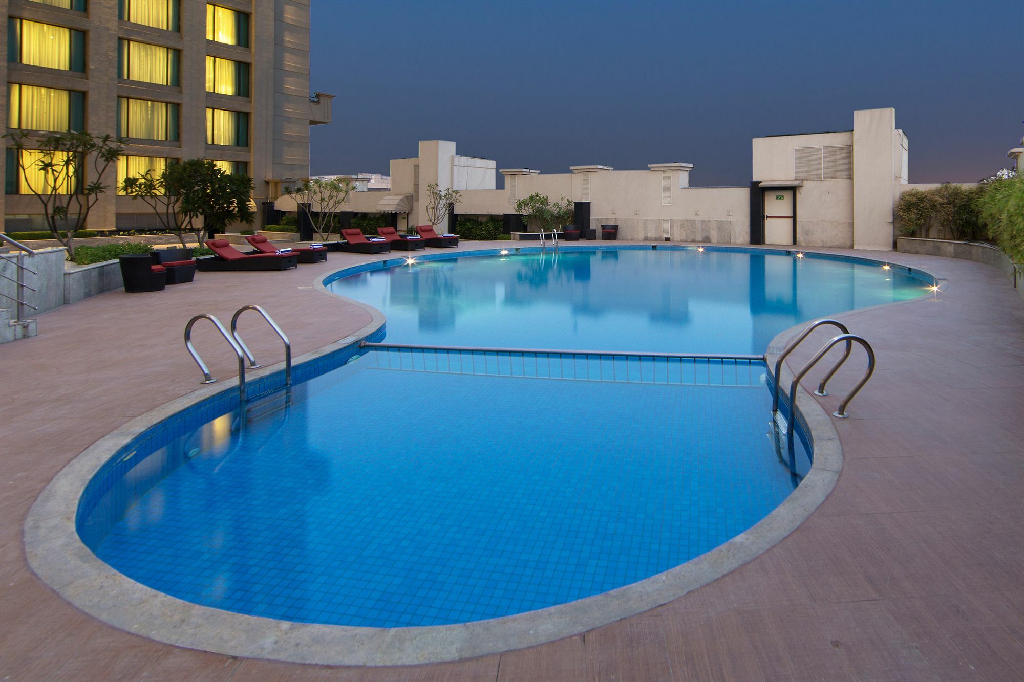 Welcomhotel By Itc Hotels, Dwarka, New Delhi Ngoại thất bức ảnh Swimming pool at The Park, New Delhi