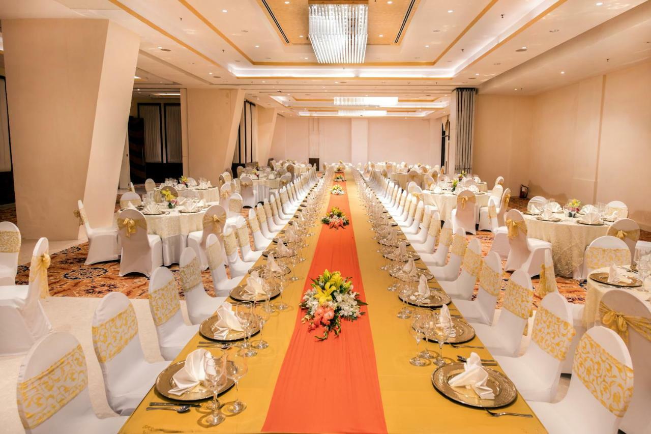 Welcomhotel By Itc Hotels, Dwarka, New Delhi Ngoại thất bức ảnh A typical wedding reception